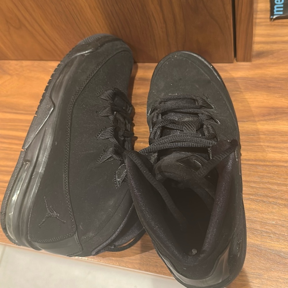 Air Jordan Max Aura size 5.5Y - 7 W